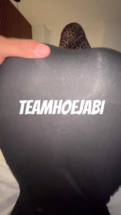 jaguar hijabi with the most beautiful haram booty 🐆episode 186 🐆   all my content in 1 folder for 80 available here ✅ allmylinks.com/teamhoejabi (lifetime acess)