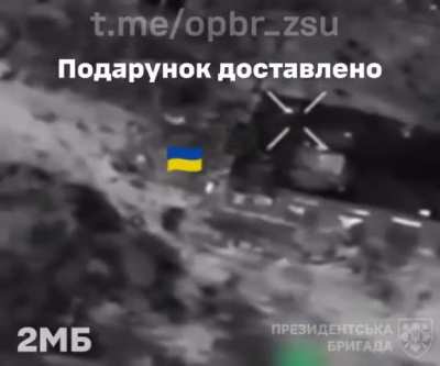 A Ukrainian soldier of the Separate Presidential Brigade threw an IED made out of an AT-mine into a house occupied by Russian soldiers in Toretsk. January 2025