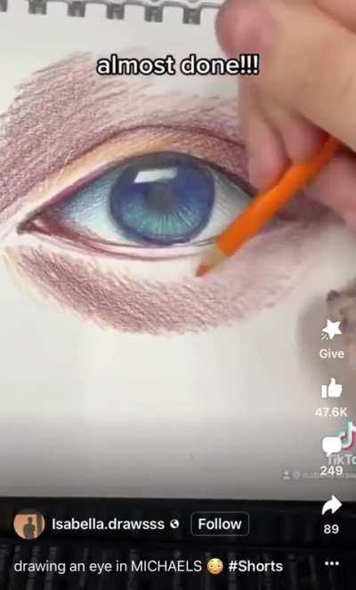 &ldquo;Omg people are looking at me&rdquo; maybe it&rsquo;s because you&rsquo;re using massive amounts of multiple $2 pencils for clout