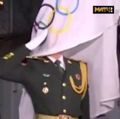 Damn commies can't even raise a flag properly lmao