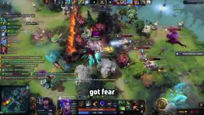 Russian legendary commentator V1lat blessing our ears on TS vs LGD Game 2 last fight (with XBOCT)