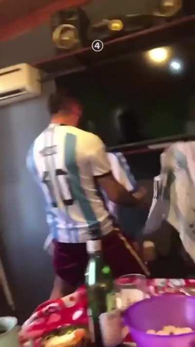 Fan&rsquo;s reaction to Lionel Messi&rsquo;s goal against Mexico to keep Argentina in the World Cup