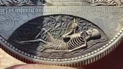 I can&rsquo;t even comprehend how this artist&rsquo;s coin works (Credit: @romanbooteen)