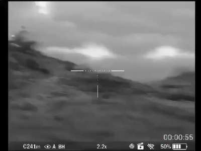 Alleged video of Yemeni sniper allowing Houthi fighter to finish urinating before shooting during recent Houthi offensive in Taiz