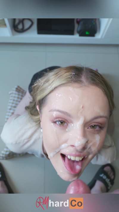 Petite cumslut getting facialized