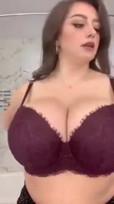 Big Boobs Omg 🐮