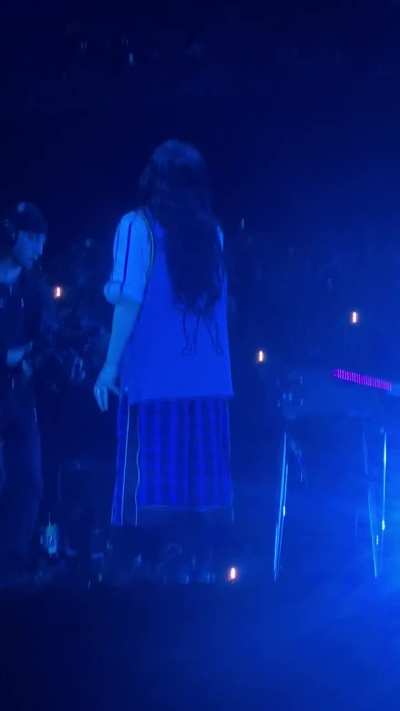 billie and finneas last night preforming &ldquo;idontwannabeyouanymore&rdquo; manchester n4 :)