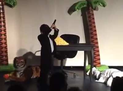 I like the film Scarface and I'm ok with school plays, here they finally are together in perfect harmony.&hellip;