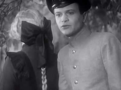 Целуя девушек. ( Отрывок из фильма " Как закалялась сталь " 1942.)