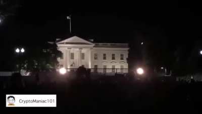 se filtra llamada que avis&oacute; a trump de la situaci&oacute;n en la casa blanca