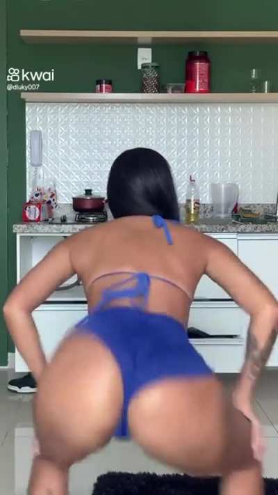 Del&iacute;cia de short azul 