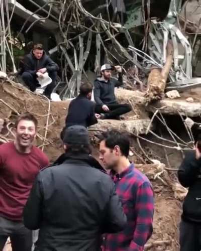 Throwback to when Chris Pratt showed the BTS of &ldquo;Endgame&rdquo; even when phones weren&rsquo;t allowed but he didn&rsquo;t care because it was a special moment.
