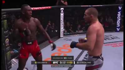 Sean Strickland screaming in Izzy's face as he closes out the biggest upset in UFC title fight history (+500)