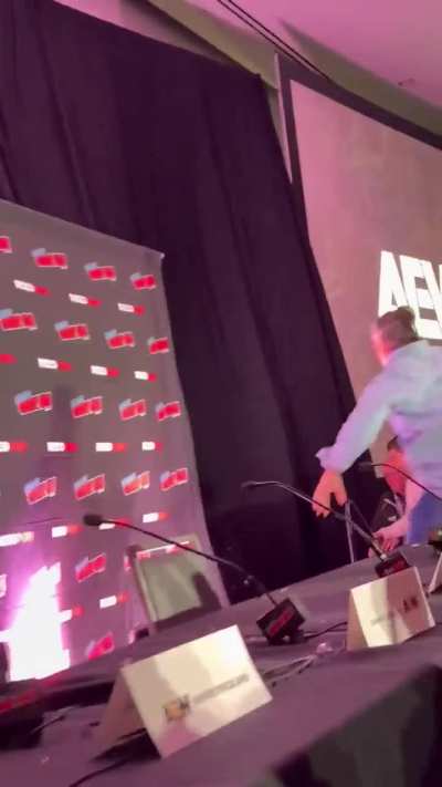 Darby &amp;amp; Mox brawl at comic con