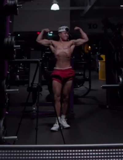 [Self] I love my physique 🙂&zwj;&harr;️