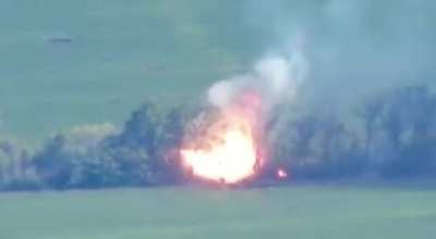 Much longer video of the destruction of Russian 2S3 Akatsiyas (with the big shockwave).