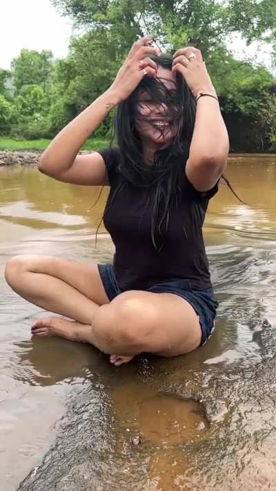 Jayanti Waghdhare च्या sexy मांड्<wbr>या 