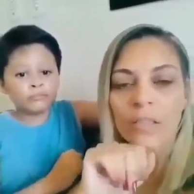 Mlk n&atilde;o tem sobrancelhas