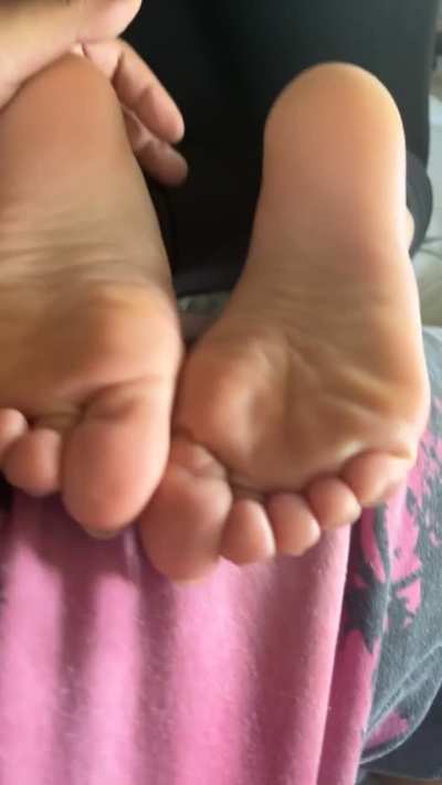 She said if you guys comment she&rsquo;ll do more videos 🔥