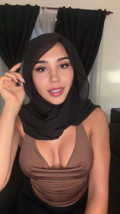Good muslimah during the day and horny hijabi at night