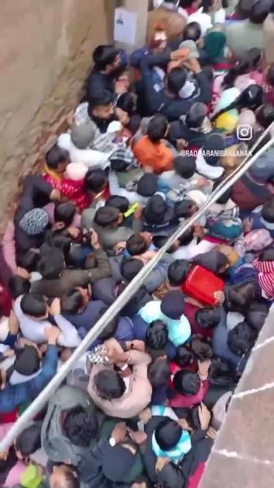 The people standing with their little kids in this crowd are the biggest of idiots! It&rsquo;s a stampede waiting to happen! 
