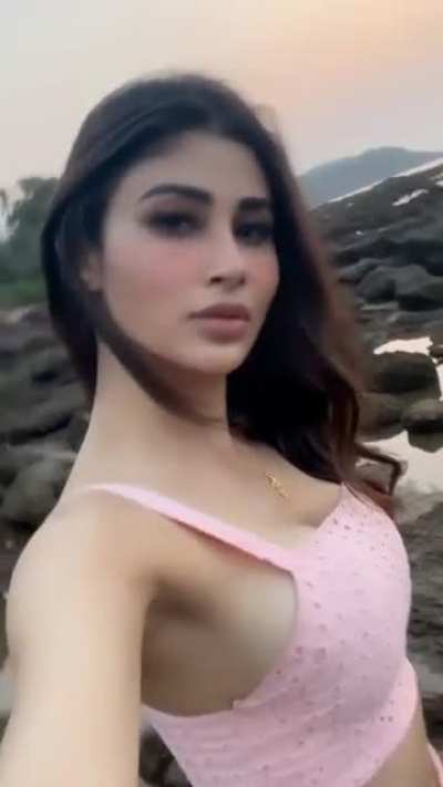Mouni Roy Cleavage 360&deg;🔥🔥