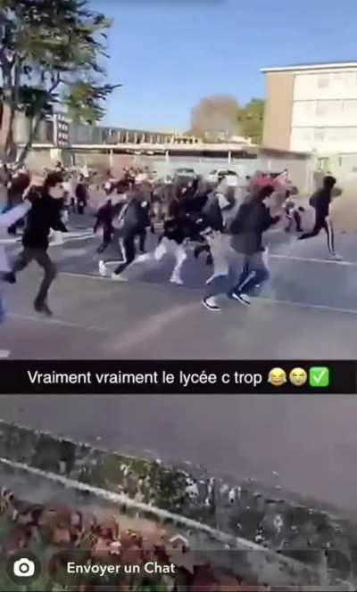 Chasing away the fash in uniform - Cit&eacute; Scolaire de St Nazaire, France - 05-11-20