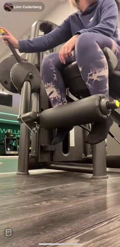 linnceder - There&rsquo;s just something about seeing girls workout in socks haha