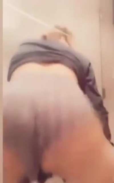 😈