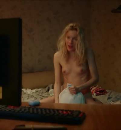 Lena Tronina - Nude debut in 'Happy End' S1E1