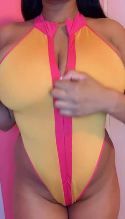 It&rsquo;s tittyyyy tuesdayyyyy titty drop (oc)