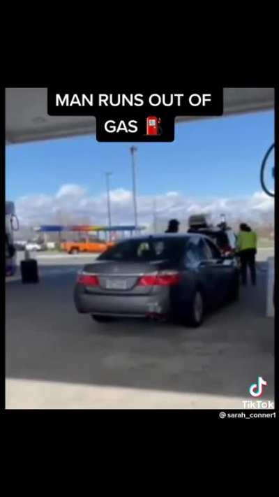 Man freaks out at a New Jersey gas station because his car is completely out of gas and the gas station worker won&rsquo;t fill up his car because he&rsquo;s parked on the wrong side.
