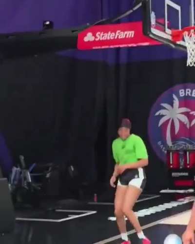 Kiki Iriafen dunking at Phantom BC practice