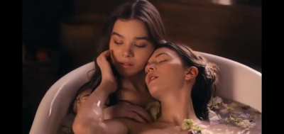 Hailee Steinfeld and Ella Hunt in a bathtub (Dickinson)