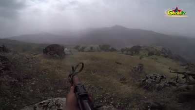 BRUTAL FOOTAGE - Close combat as 3 soldiers are ambushed -