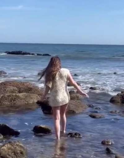G at the sea