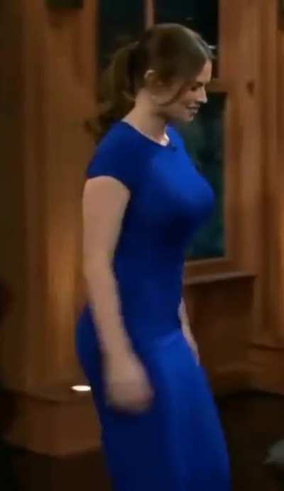 Hayley Atwell can't hide her twins no matter how hard she tries .