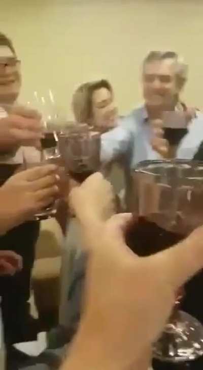Nuevo video del presidente enfiestado, mas impresentable no se puede