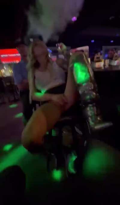 vaping at the bar