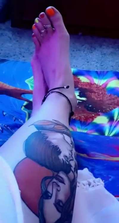 Trippy toes