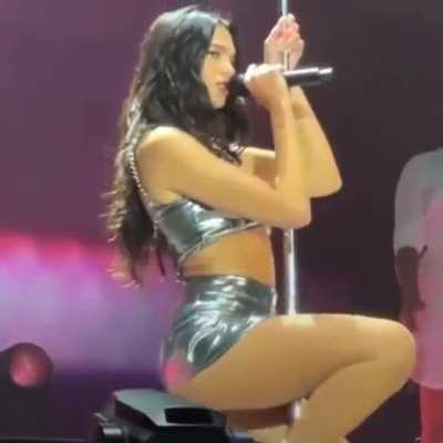 Dua Lipa has the moves