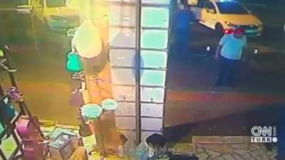NAMUSUNA GÖZ DİKENİ EZ OĞLUM! KALKIP DA BANA TACİZCİYİ SAVUNMAYIN. ÇOCUK DOĞRU OLANI YAPMIŞ HATTA AZ YAPMIŞ ELİNE SAĞLIK. MADDİ DURUMUM YERİNDE OLSA EN İYİ AVUKATI TUTUP EN AZ CEZAYI ALMASI İÇİN ELİMDEN GELENİ YAPARDIM. BU SİZE ÖRNEK OLSUN, KİM Kİ NAMUSUN