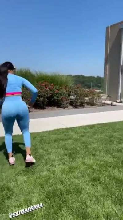 🏃🏽&zwj;♀️🏃🏽&zwj;♀️🏃🏽&zwj;♀️