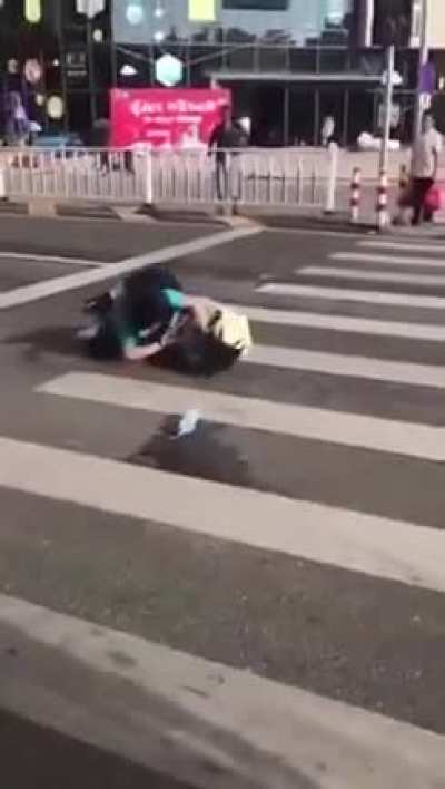 母人武德充沛,晶哥费拉不堪