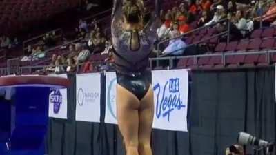 As requested: Georgia&rsquo;s Nicole King is next‼️🖤❤️🤍🐶🤸&zwj;♀️