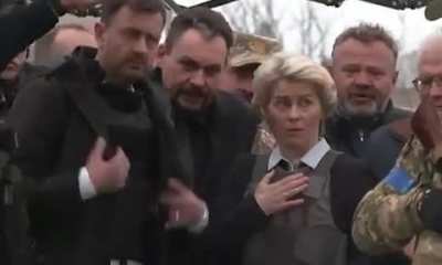 "Ursula von Der Leyen, President of the European Commission, sees dead victims of Bucha in Ukraine." - Vamos todos acreditar que os civis que morreram em MAR&Ccedil;O est&atilde;o hoje ali bem vestidos para a visita da Ursula. O cheiro da decomposi&ccedil;&atilde;o? Tamb&eacute;m n&atilde;o &eacute; rel
