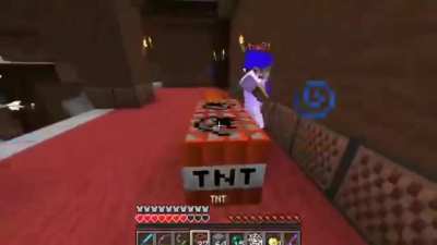 what could go wrong when 100 players are hunting you down for 500$ (Youtuber : Skeppy)