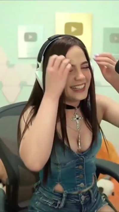 Maldita hija de puta, como grita cada vez m&aacute;s fuerte como si se la estuvieran follando 🥵🥵🥵