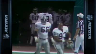 [Highlight] Bo Jackson's infamous 91 yard rushing touchdown.