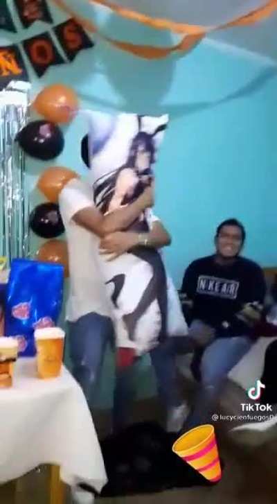 antes de você ficar chamando de cringe, lembre-se isso e felicidade